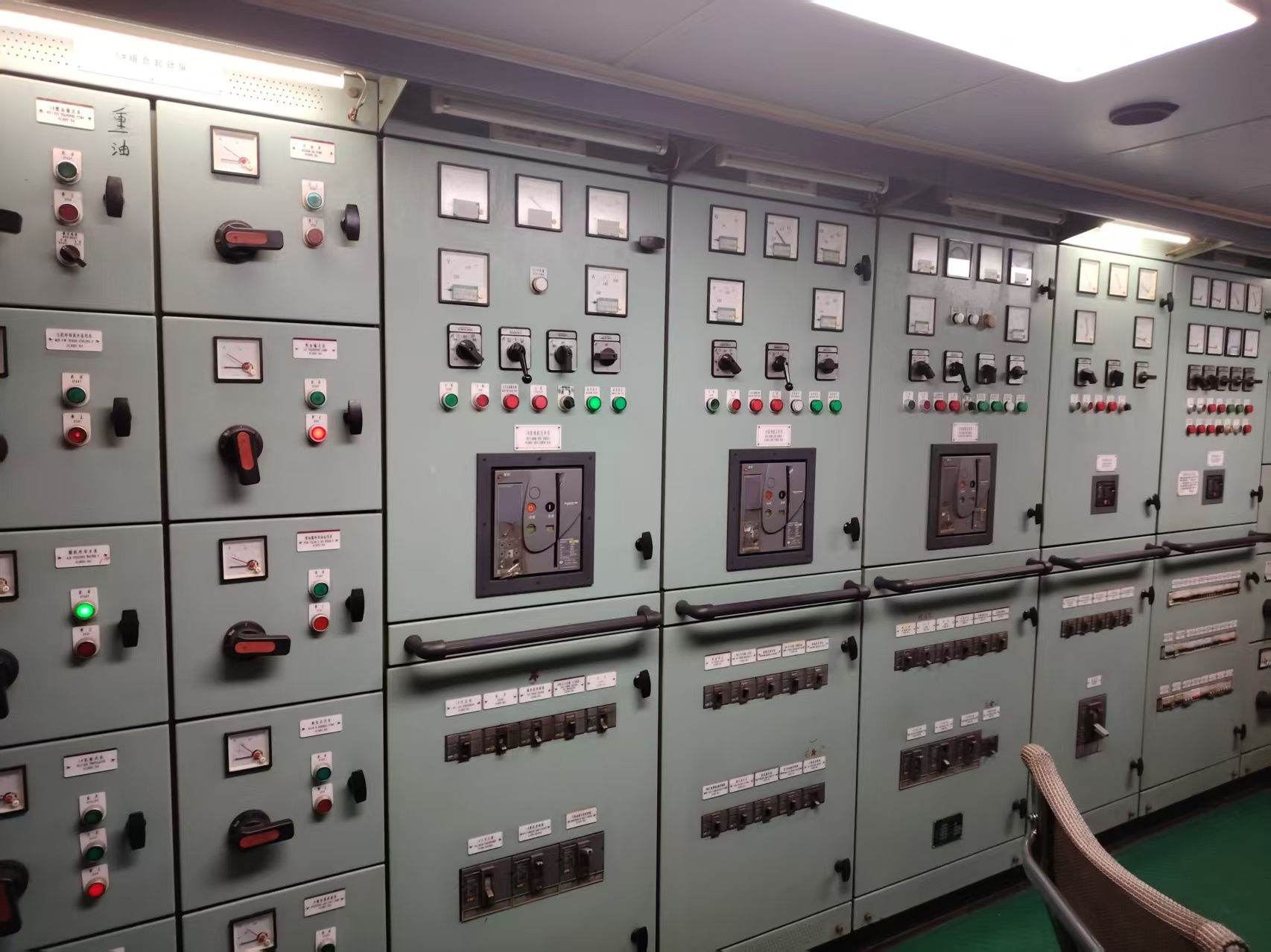 出售4500吨成品油船