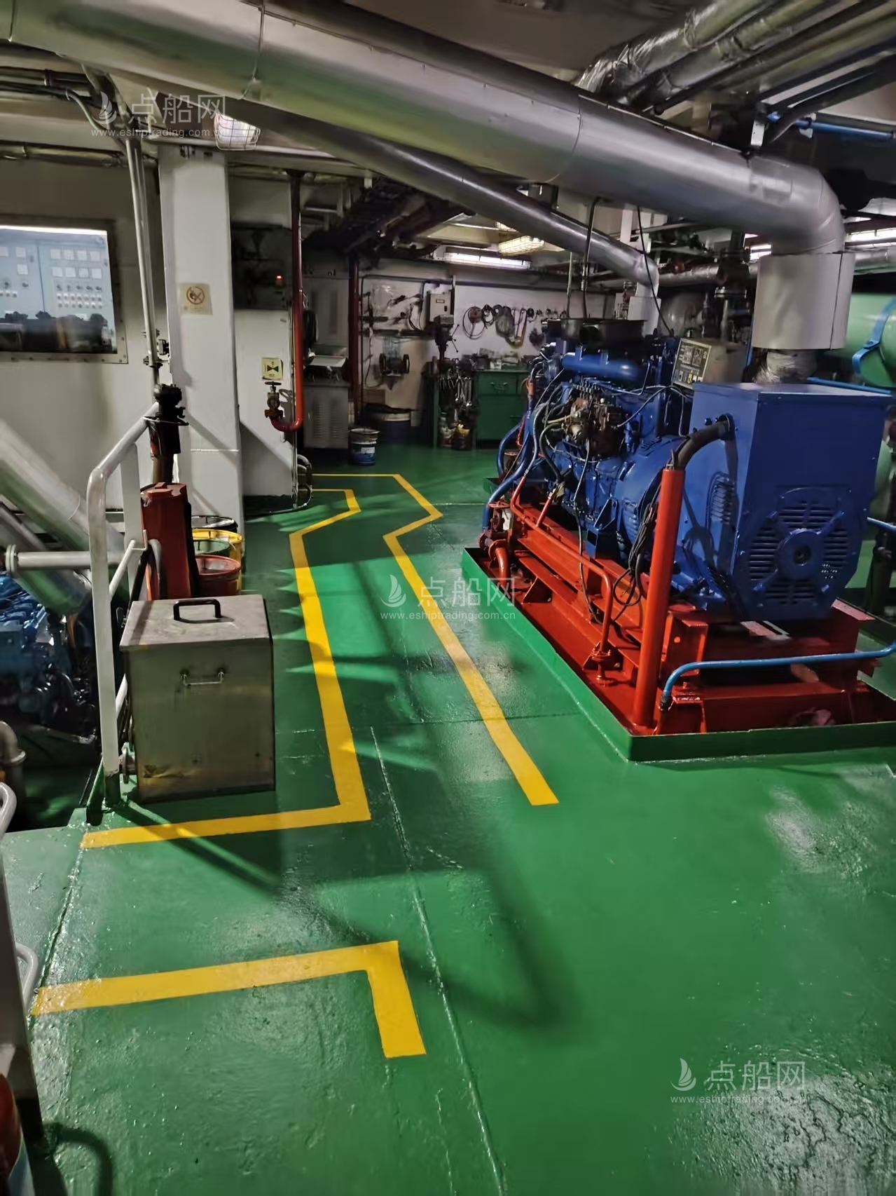 出售4500吨成品油船