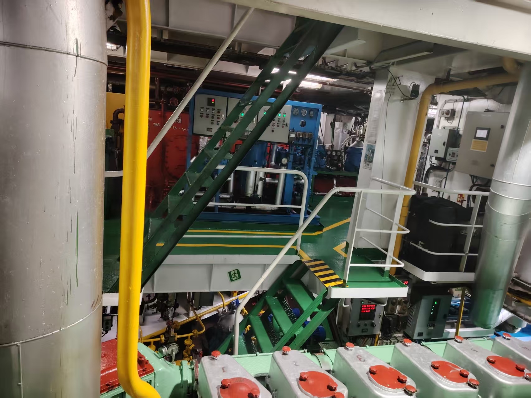 出售4500吨成品油船