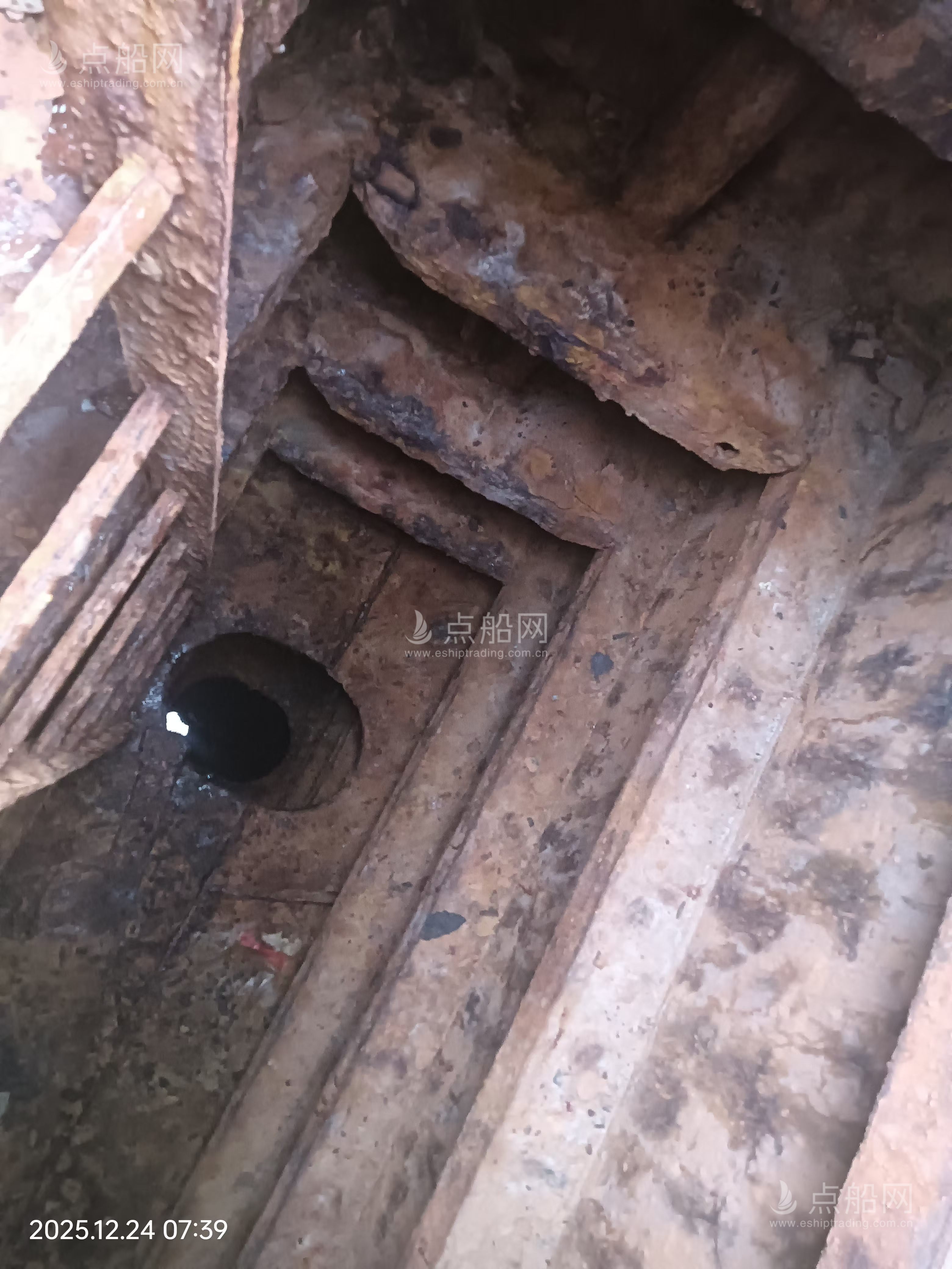 出售4600吨成品油船