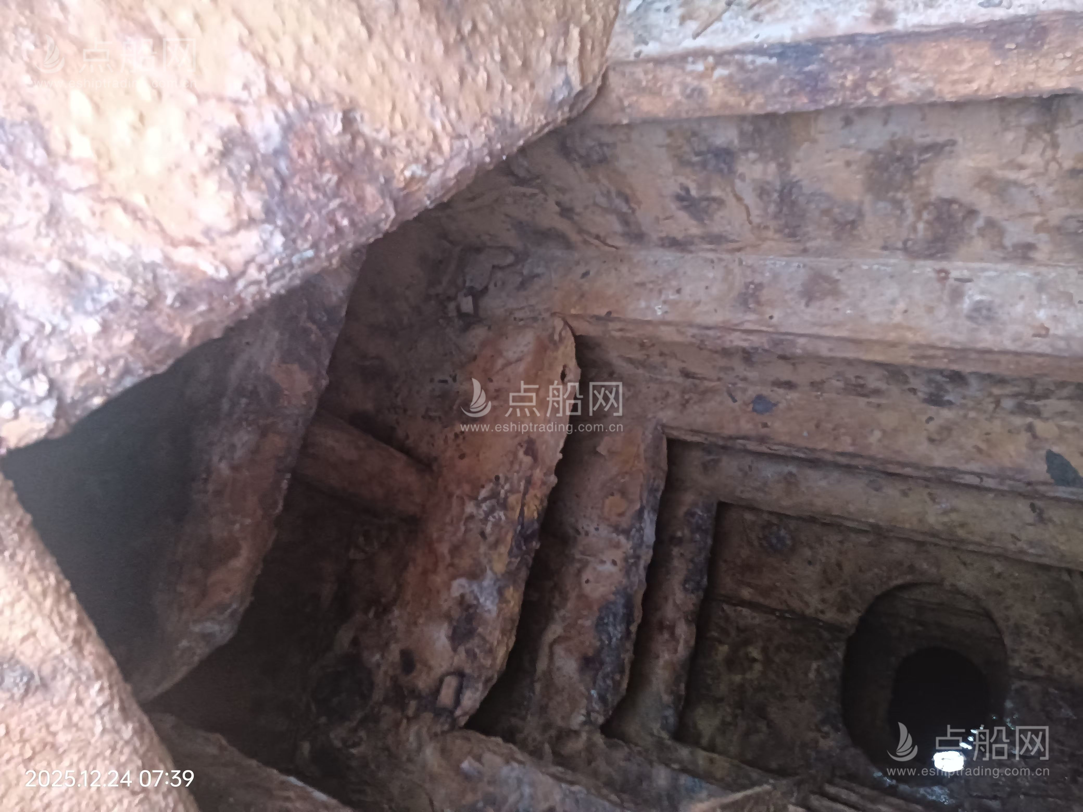 出售4600吨成品油船