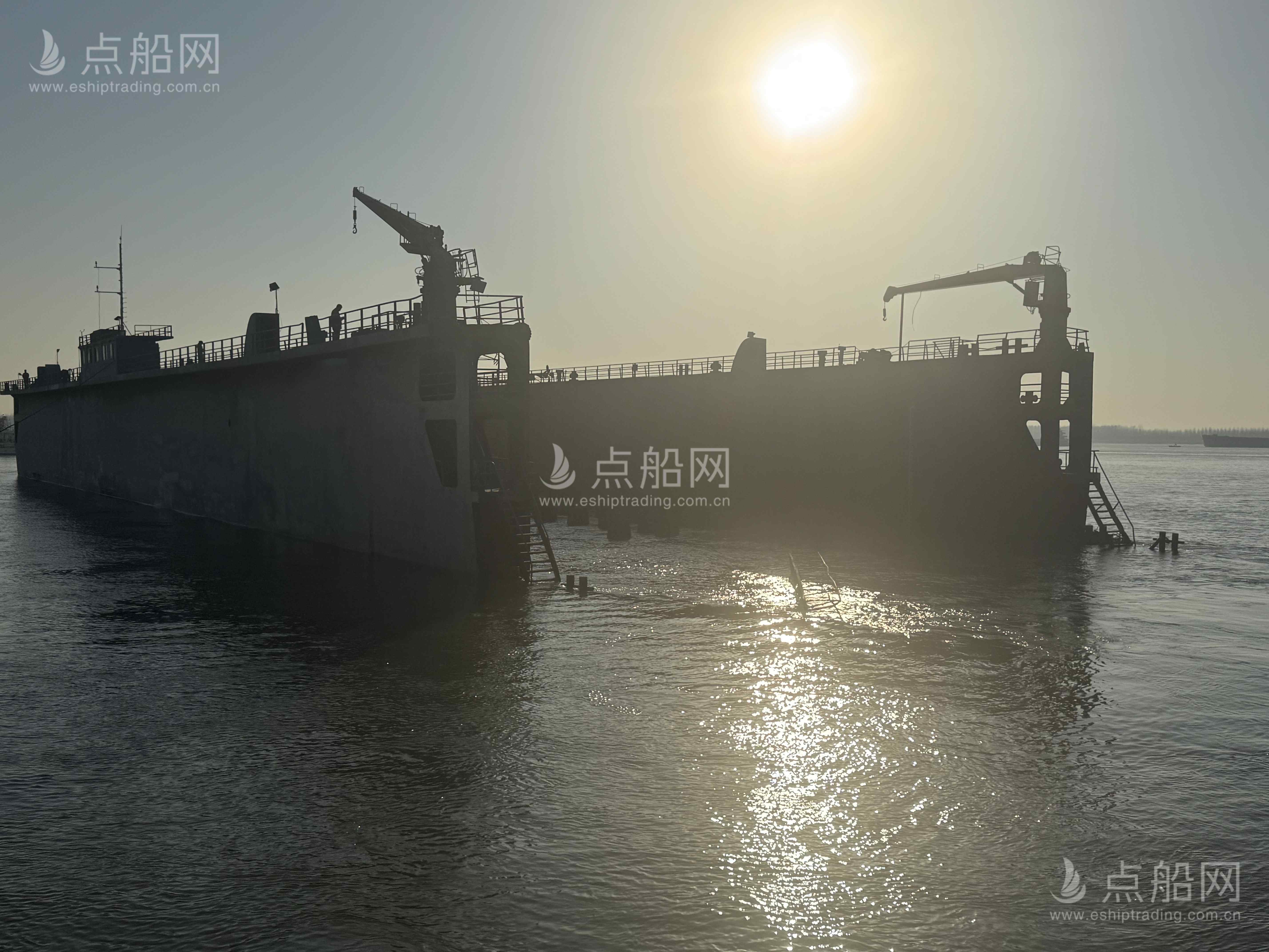 出售2600吨浮船坞