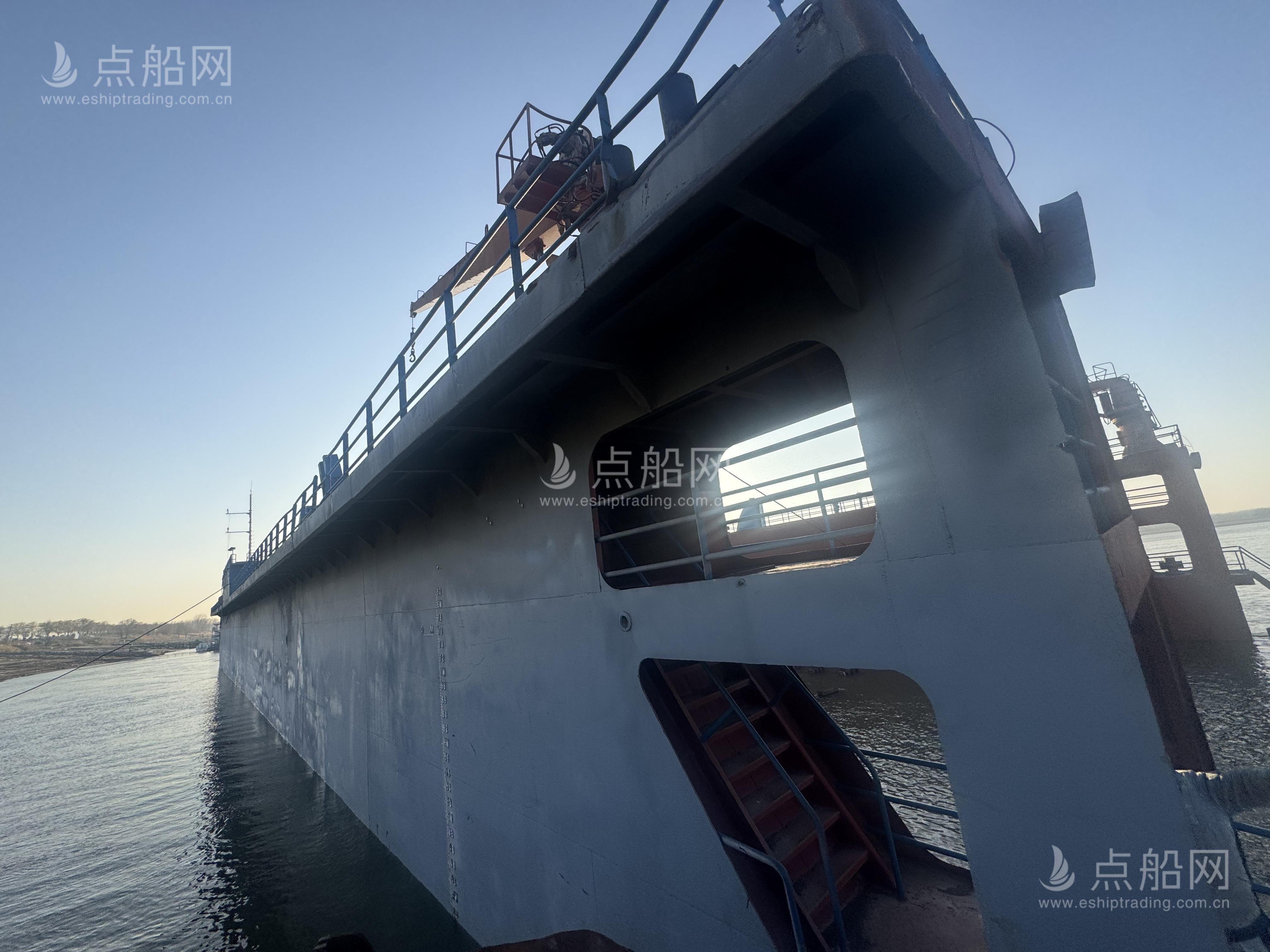 出售2600吨浮船坞