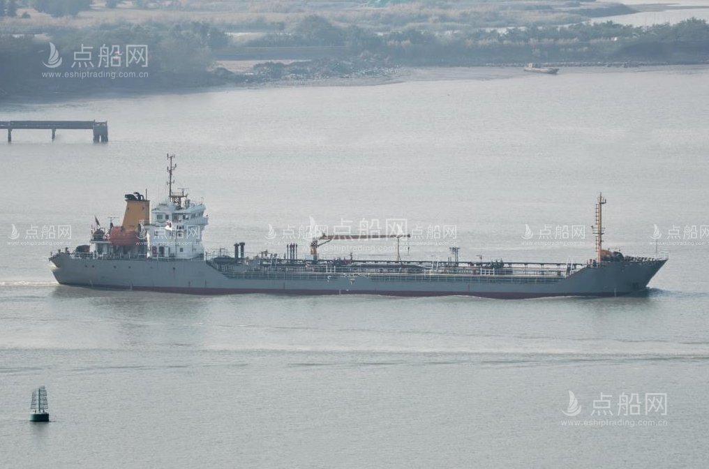 出售4500吨成品油船