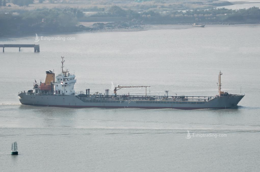 4500 T Product Oil Tanker For Sale