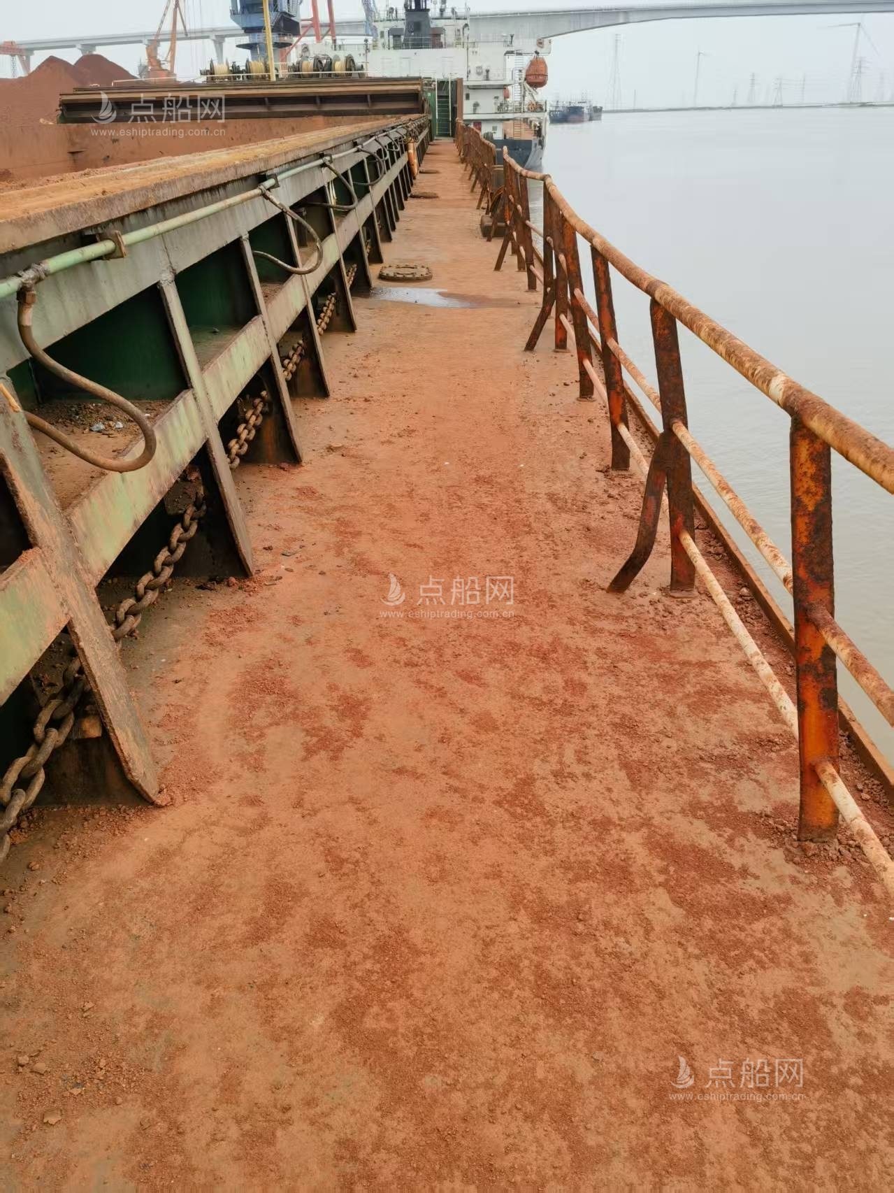 出售9000吨散货船