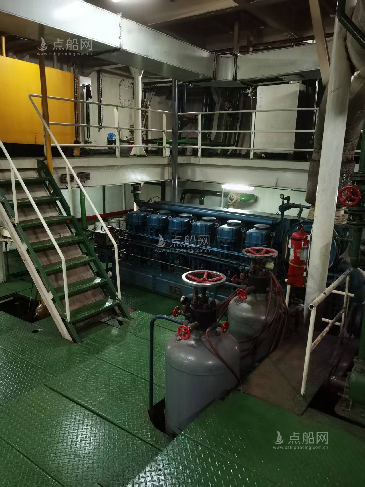 出售9000吨散货船