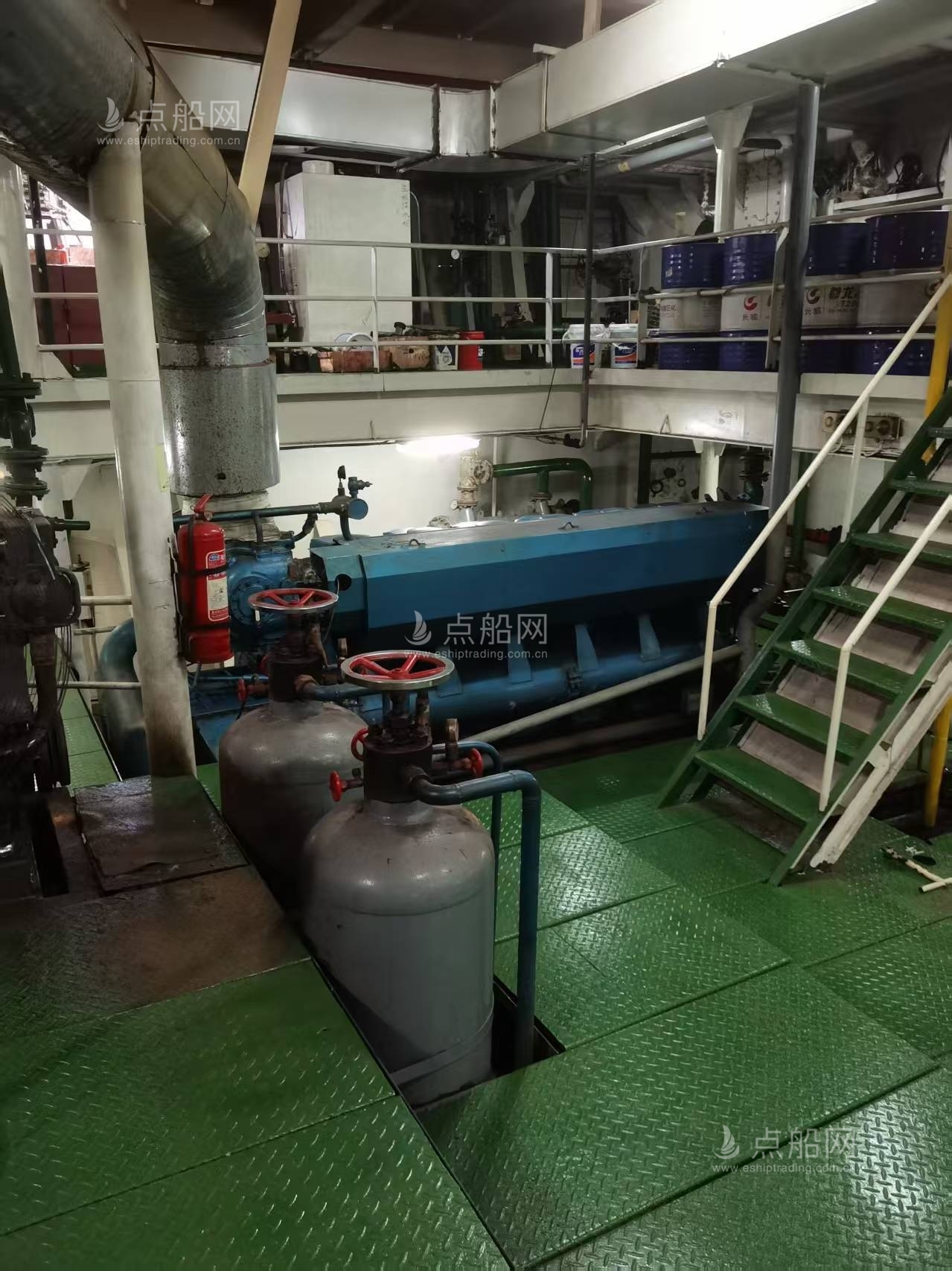 出售9000吨散货船