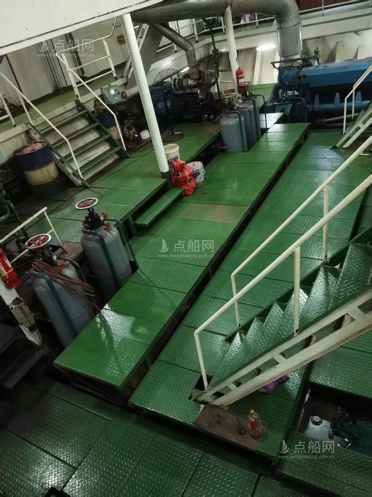 出售9000吨散货船