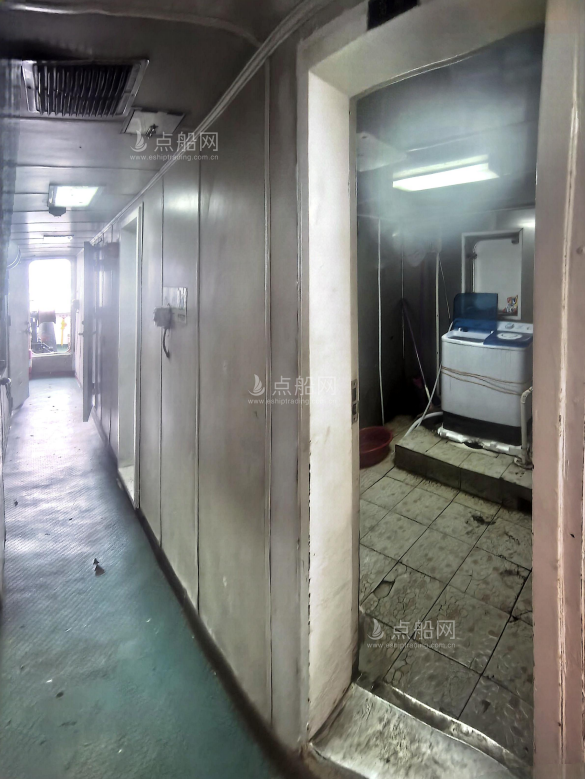出售2000吨成品油船