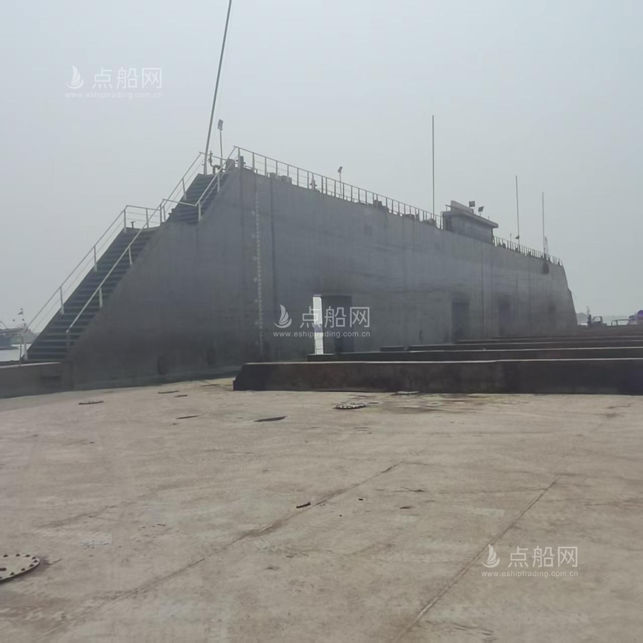 出售5500吨浮船坞