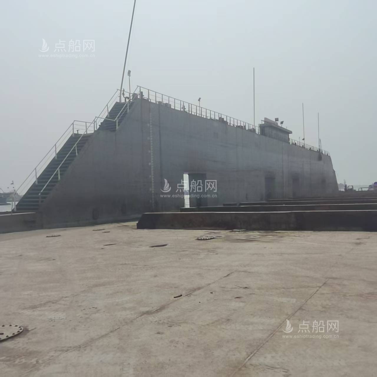 出售5500吨浮船坞