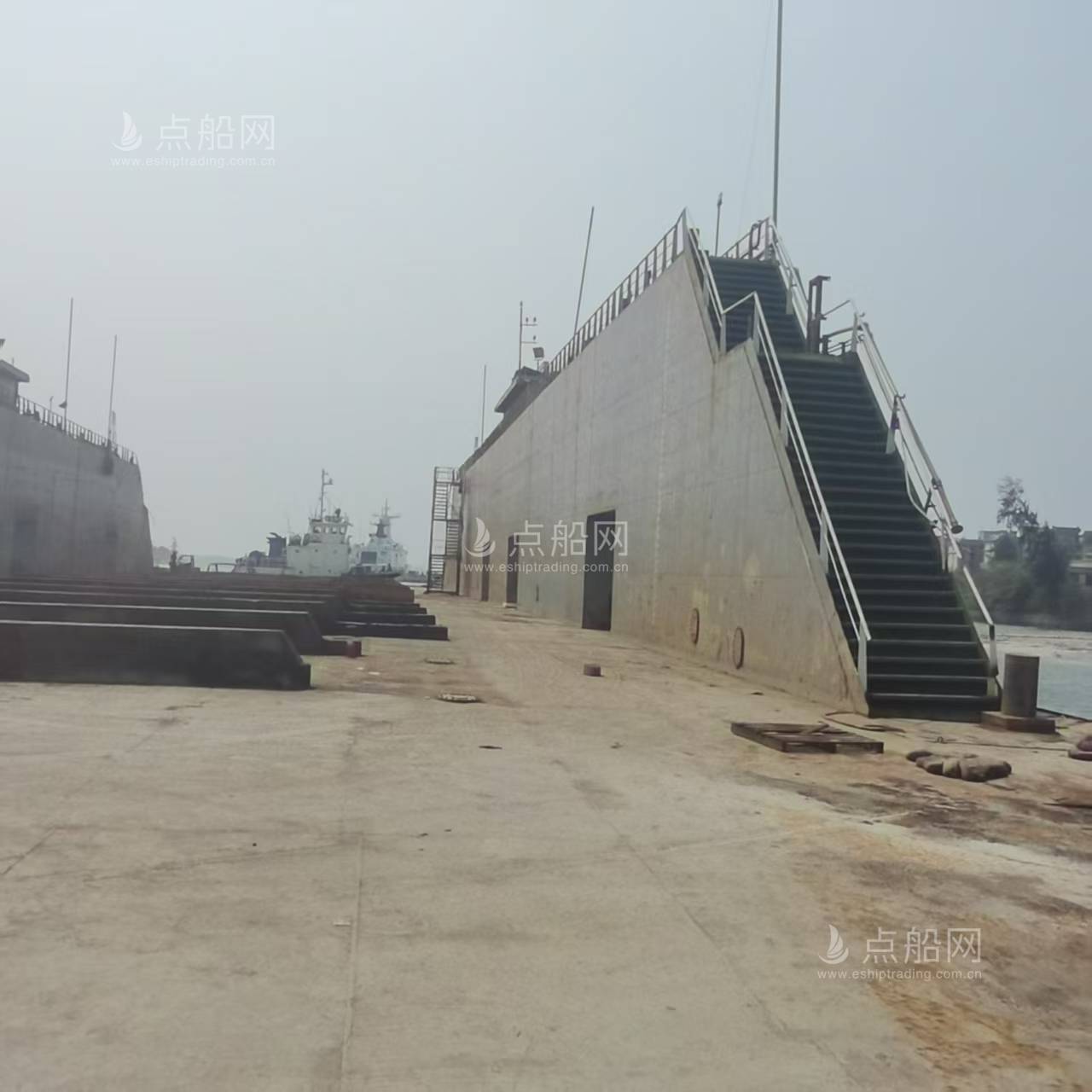 出售5500吨浮船坞