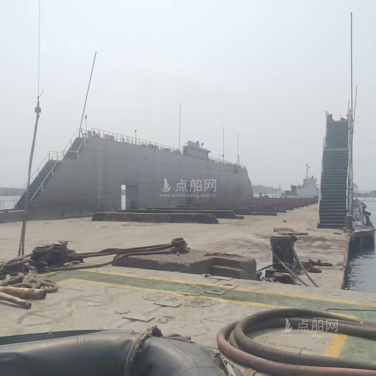 出售5500吨浮船坞
