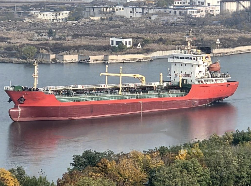 4210 T Product Oil Tanker For Sale