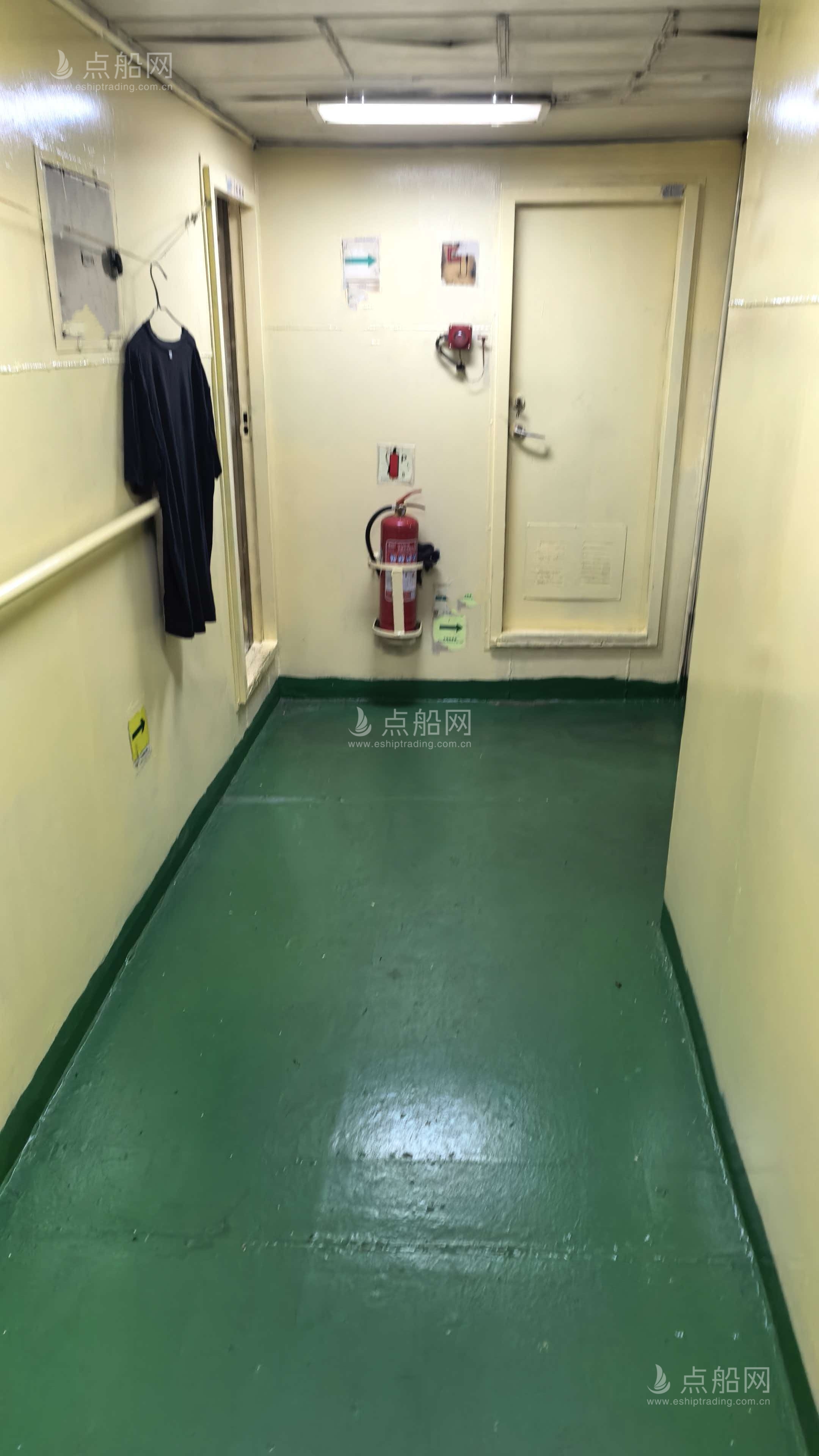 出售4489吨成品油船